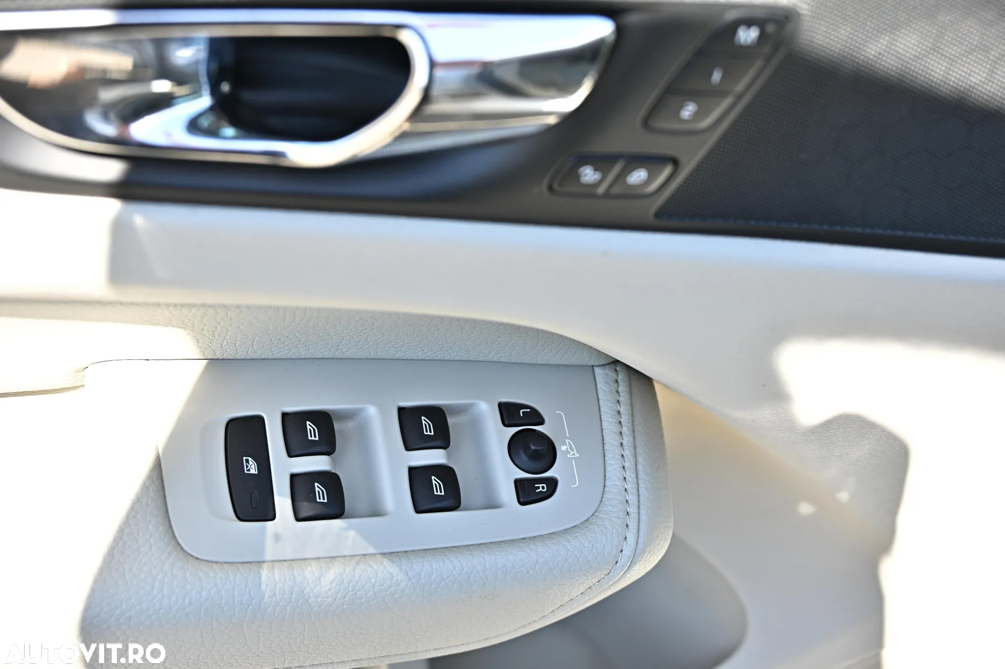 Volvo XC 60 D4 AWD Geartronic Inscription - 28