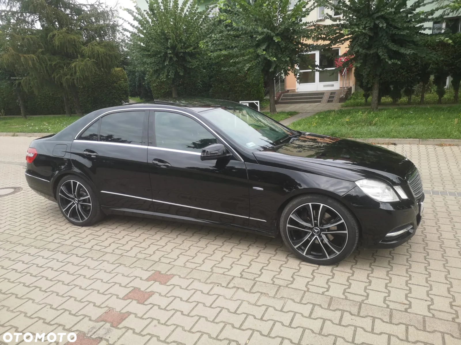 Mercedes-Benz Klasa E 300 CDI BlueEff Avantgarde - 2