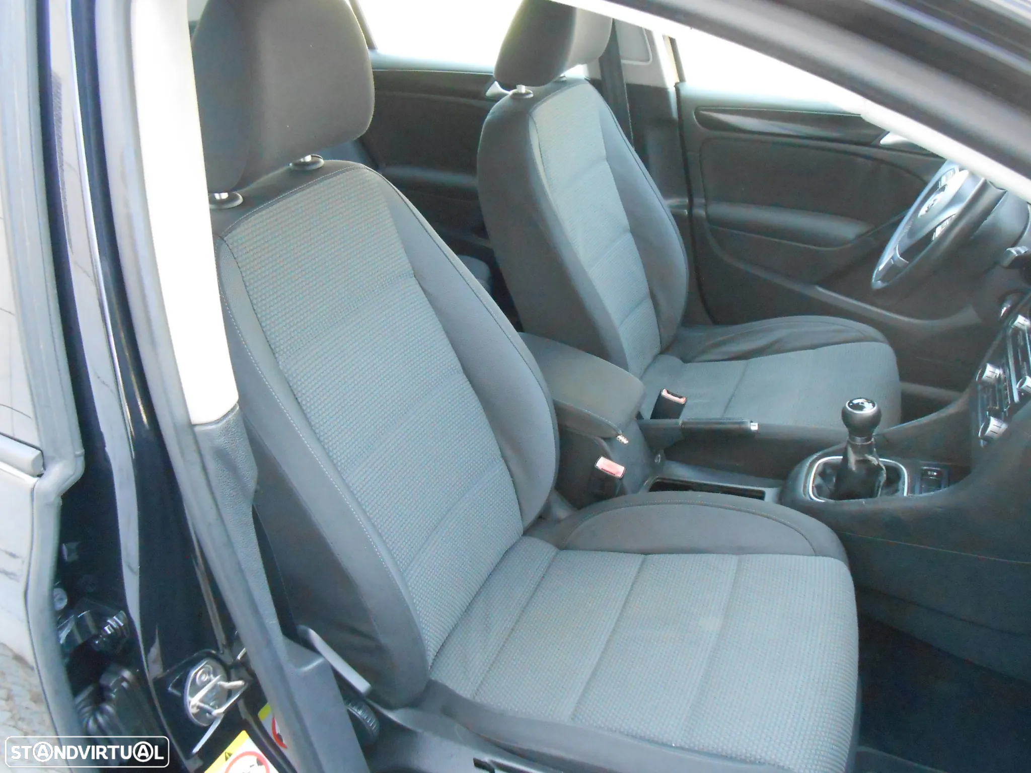 VW Golf 1.6 TDi Confortline - 27