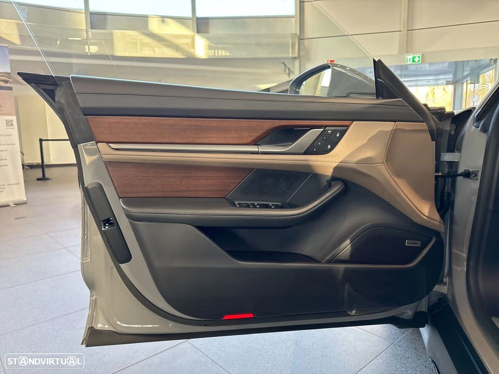 Porsche Taycan Cross Turismo 4S - 31