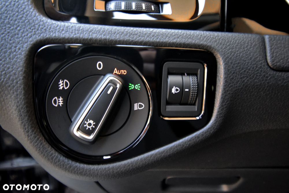 Volkswagen Golf - 18