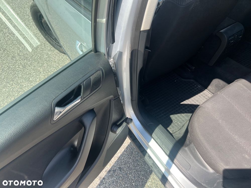 Volkswagen Passat 1.6 Family - 8