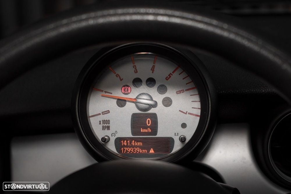 MINI 3 Portas One D - 17