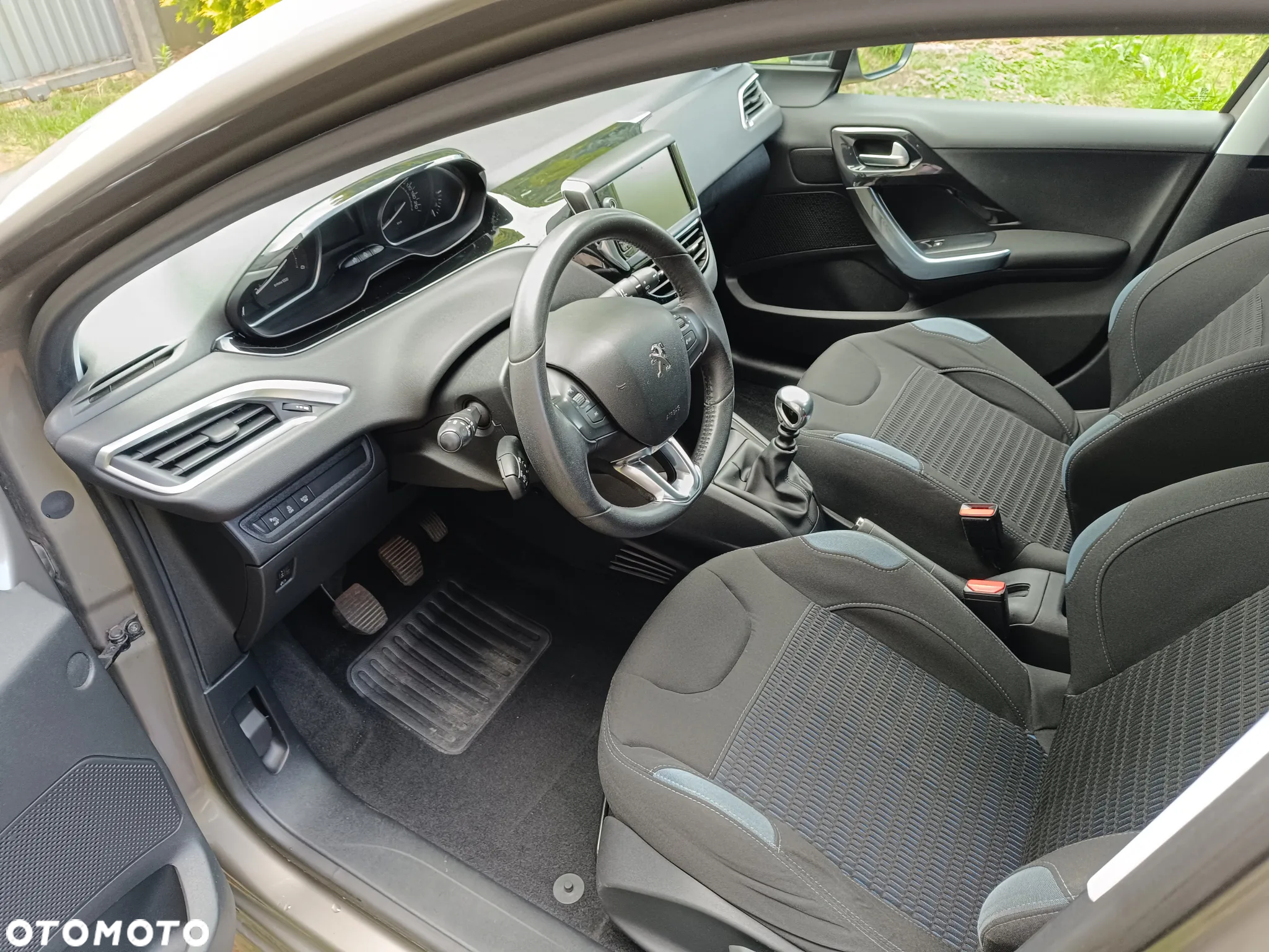 Peugeot 208 1.6 e-HDi Allure STT - 22
