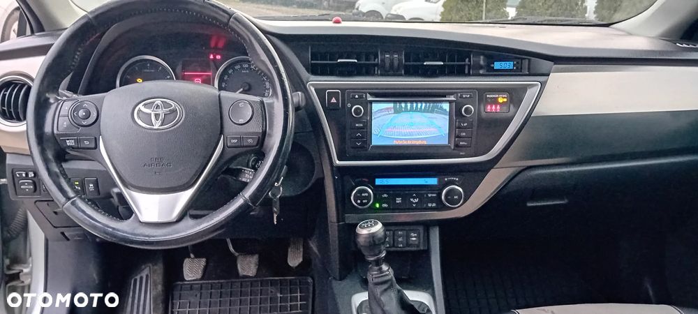 Toyota Auris 1.6 Valvematic Executive - 10