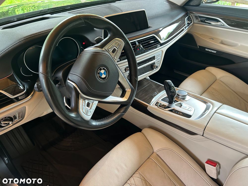 BMW Seria 7 740d xDrive - 12