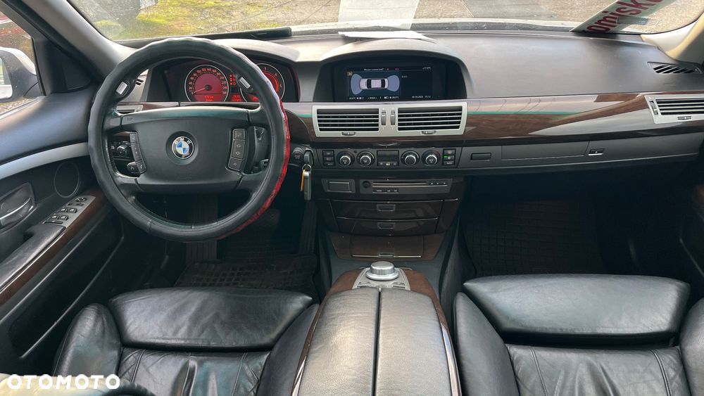 Volkswagen Caravelle - 33