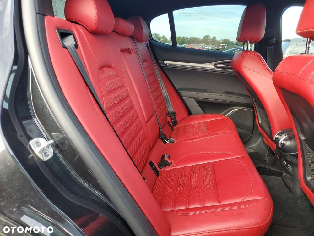Alfa Romeo Stelvio 2.0 Turbo 16V AT8-Q4 Veloce Ti - 7
