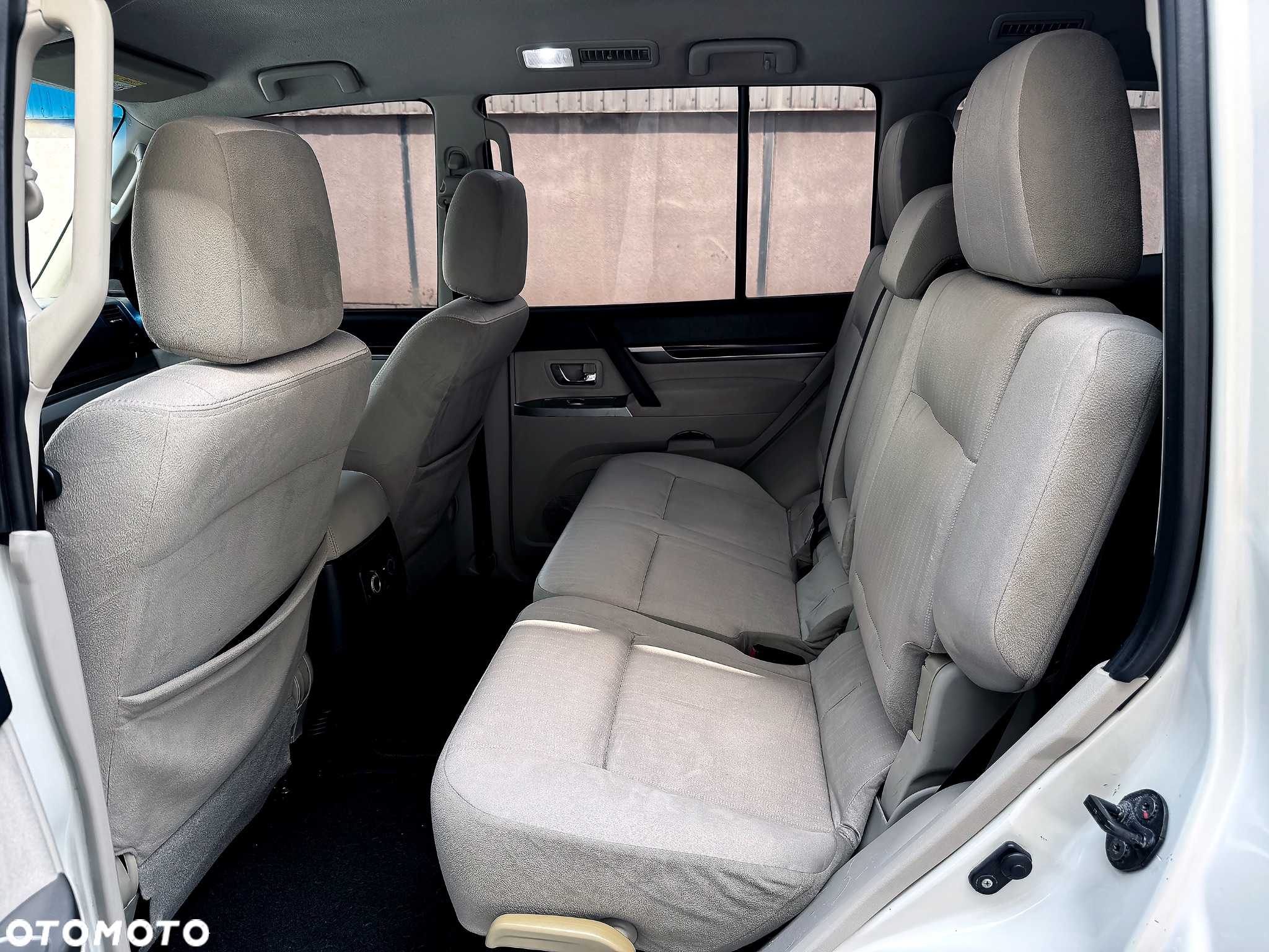 Mitsubishi Pajero 3.8 V6 Instyle - 38