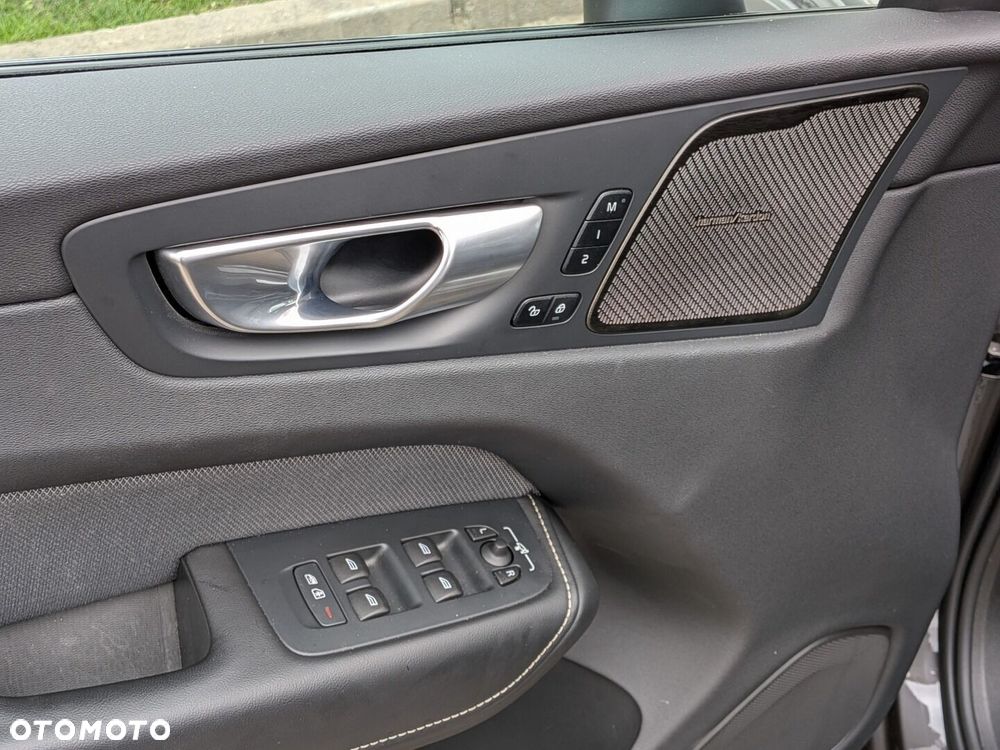 Volvo XC 60 B4 D AWD Ultimate Dark - 41