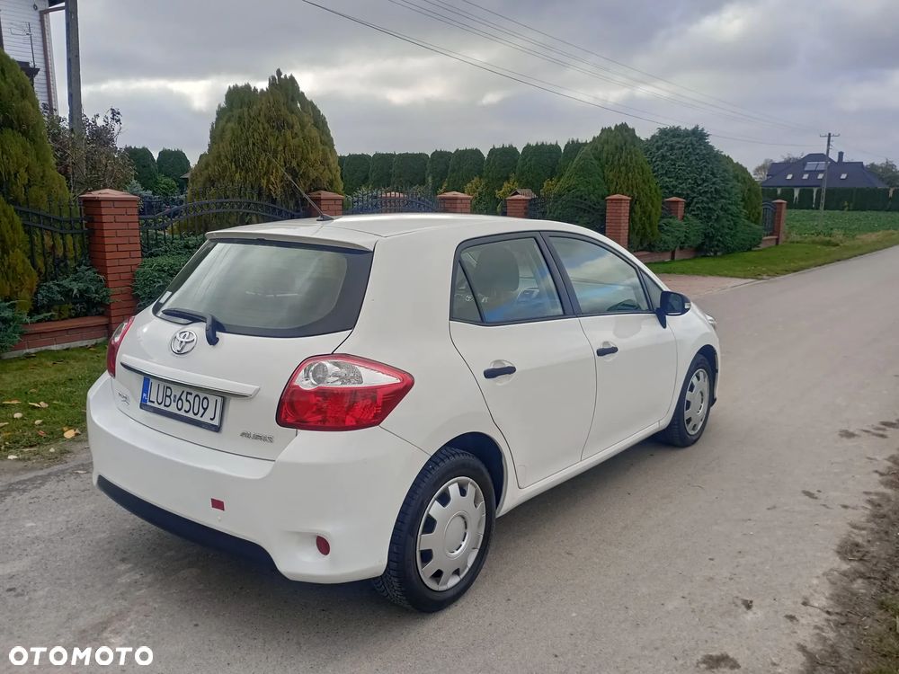 Toyota Auris - 4
