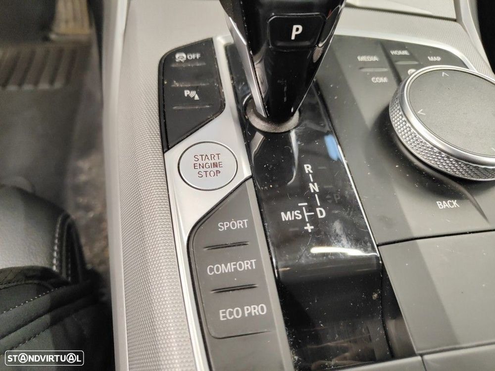 BMW 320 d Touring Auto - 12