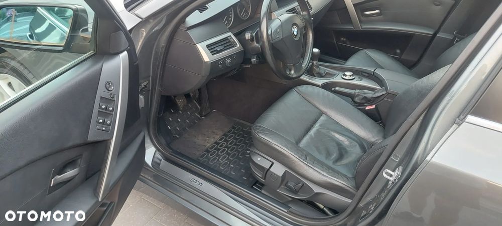 BMW Seria 5 525i - 6
