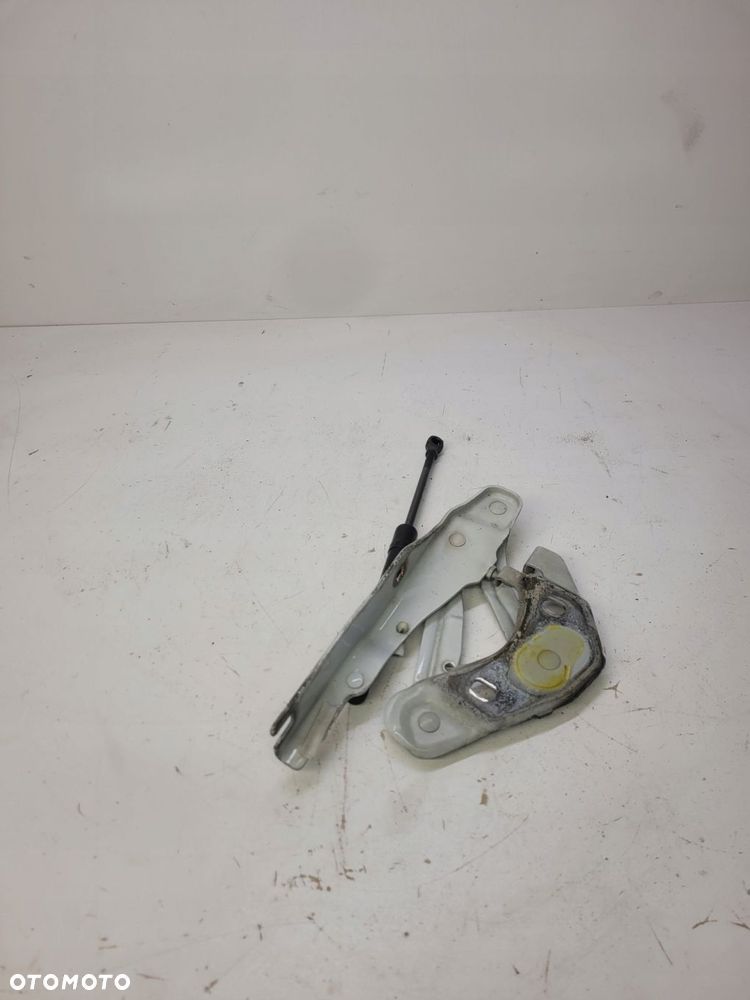 ZAWIAS MASKI PRAWY AUDI A1 8X 8X0823302 - 1