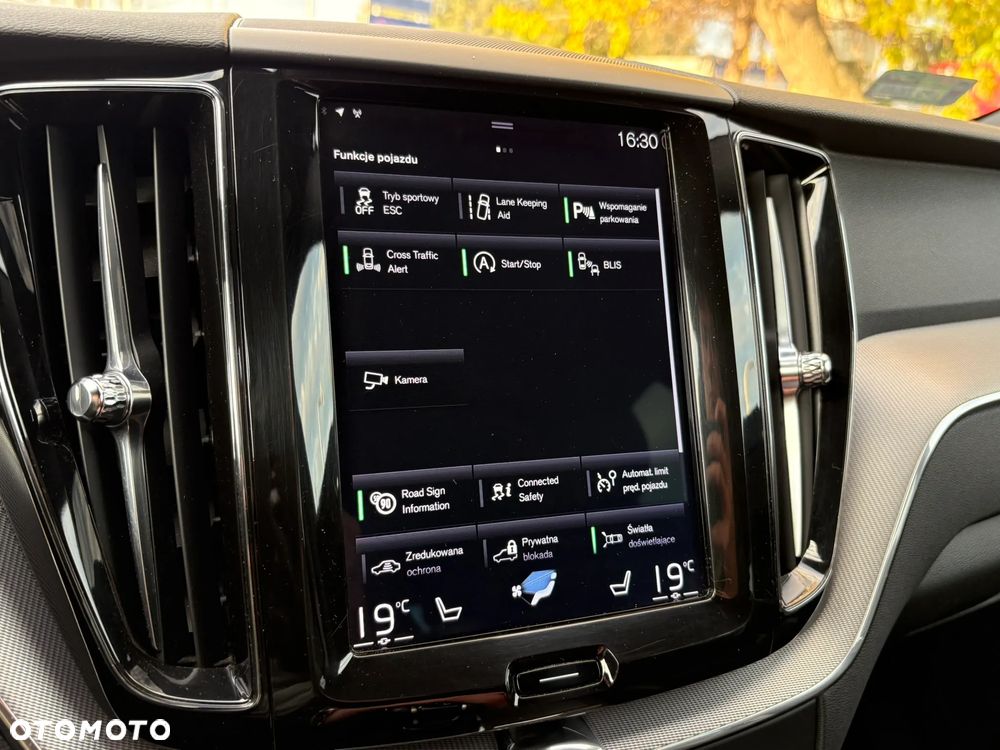 Volvo XC 60 D4 SCR AWD R-Design - 18