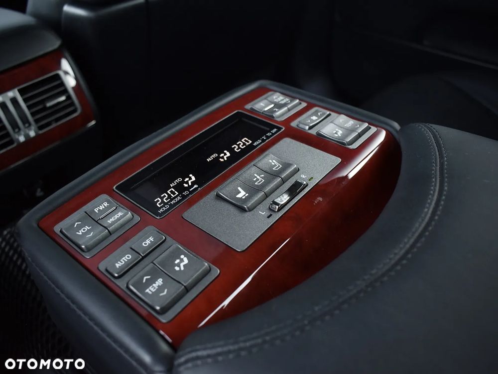 Lexus LS 600h Superior - 33