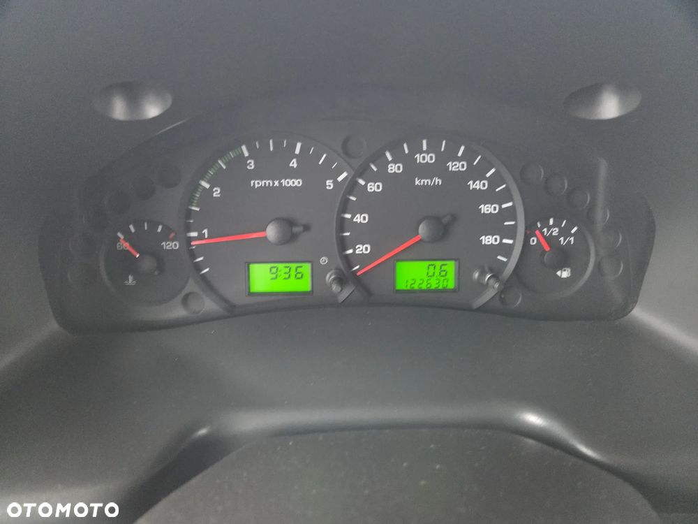 Ford TRANSIT CHAUSSON 2004R ALKOWA - 23