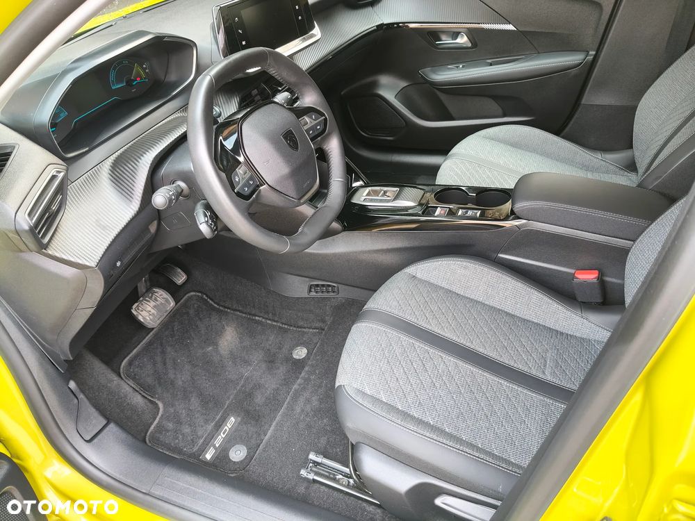 Peugeot 208 - 11