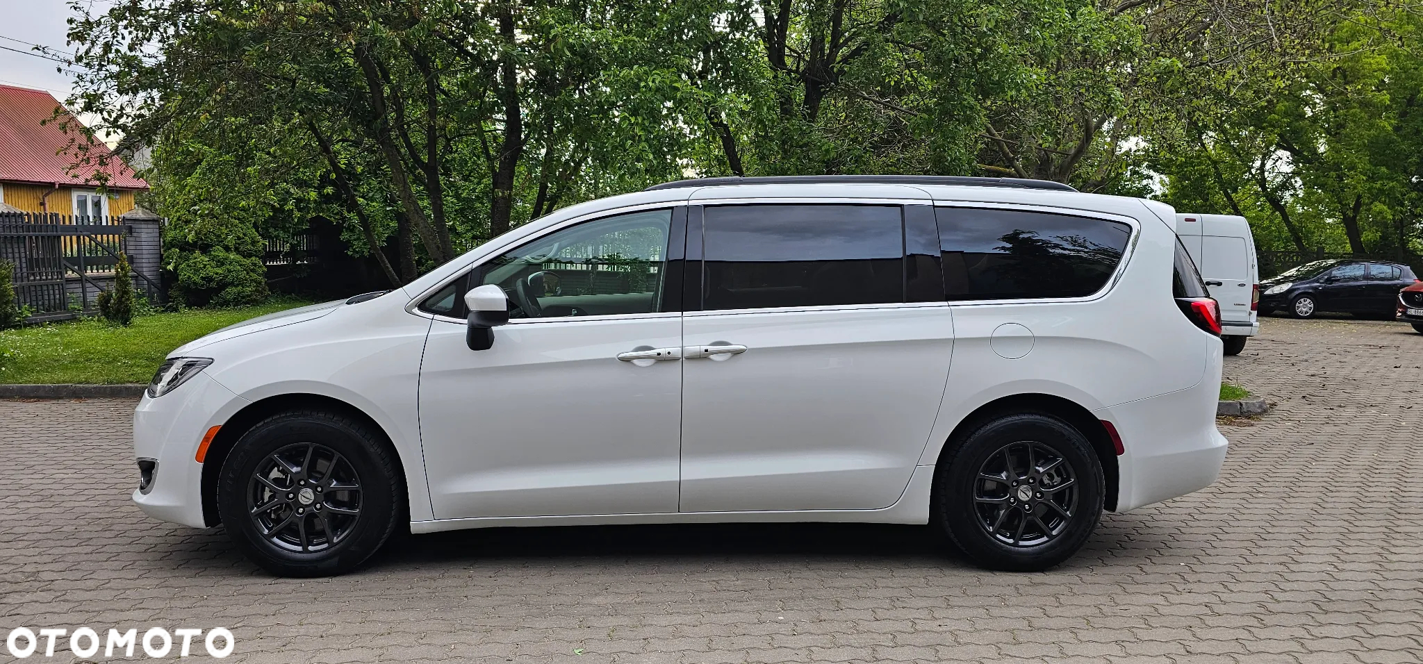 Chrysler Pacifica - 4
