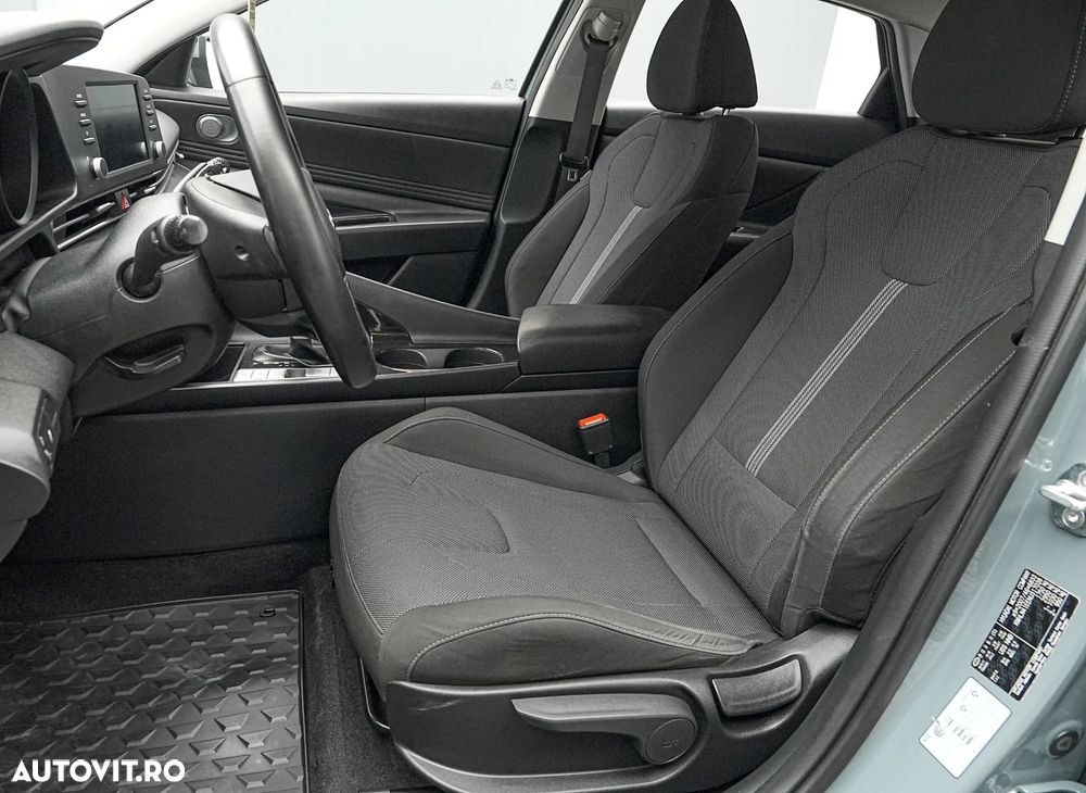 Hyundai Elantra 1.6 l 123 CP CVT Exclusive Navi - 14