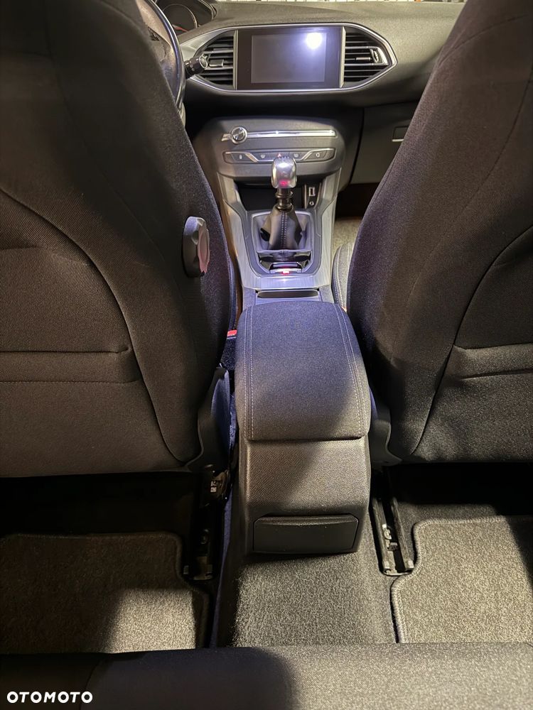 Peugeot 308 1.2 PureTech Allure S&S - 18