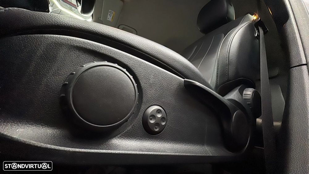 Mercedes-Benz EQB - 12