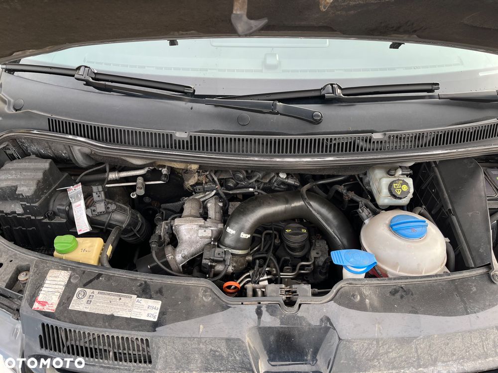 Volkswagen Multivan - 11