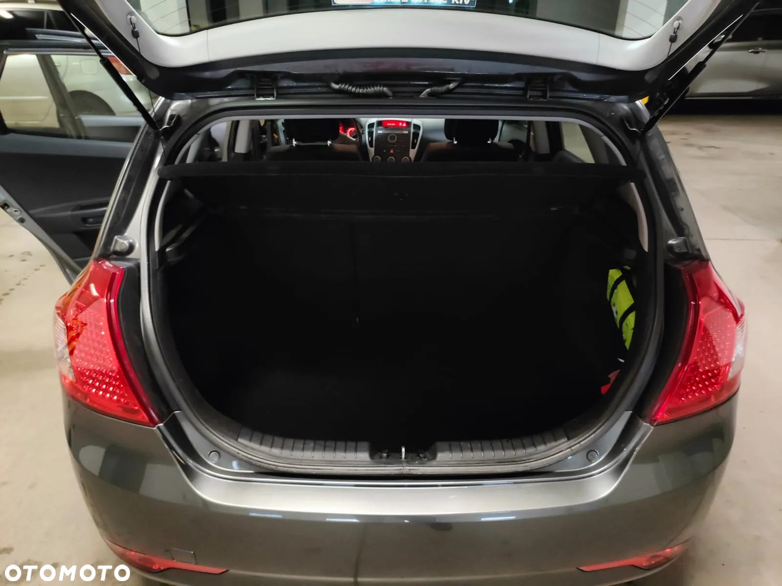 Kia Ceed - 12