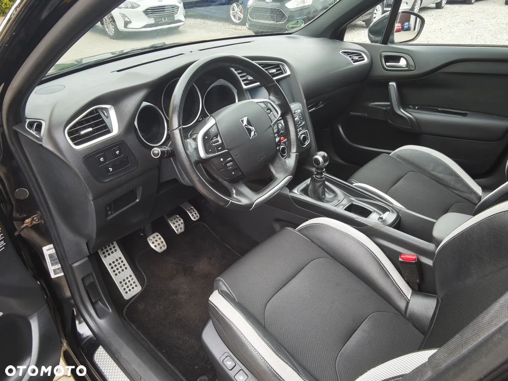 Citroën DS4 e-HDi 110 SoChic - 15