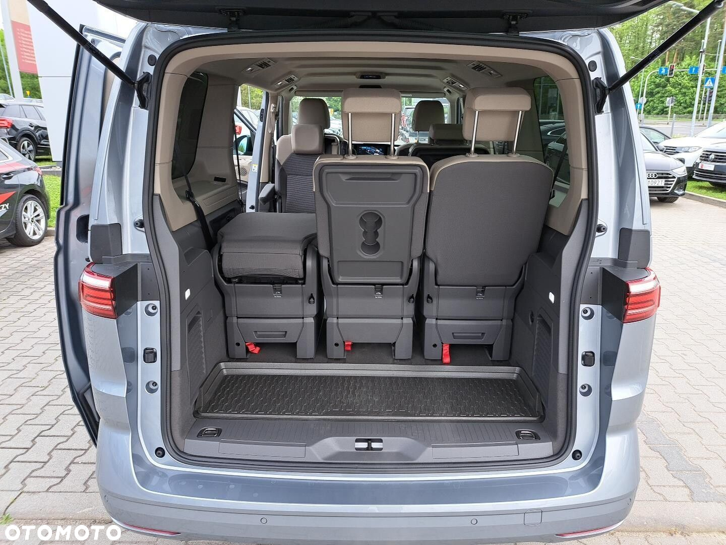 Volkswagen Multivan - 17