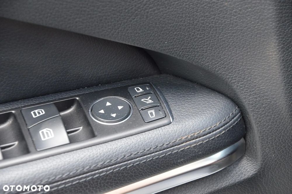 Mercedes-Benz Klasa E 200 7G-TRONIC Elegance - 24