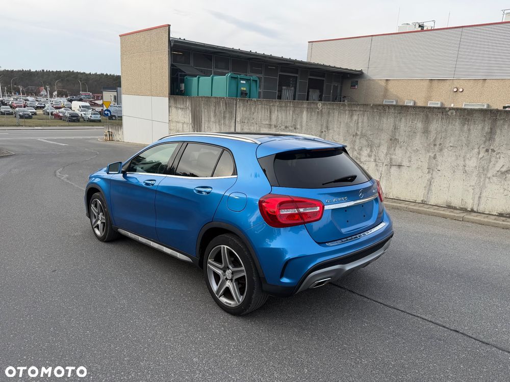 Mercedes-Benz GLA 250 7G-DCT AMG Line - 3