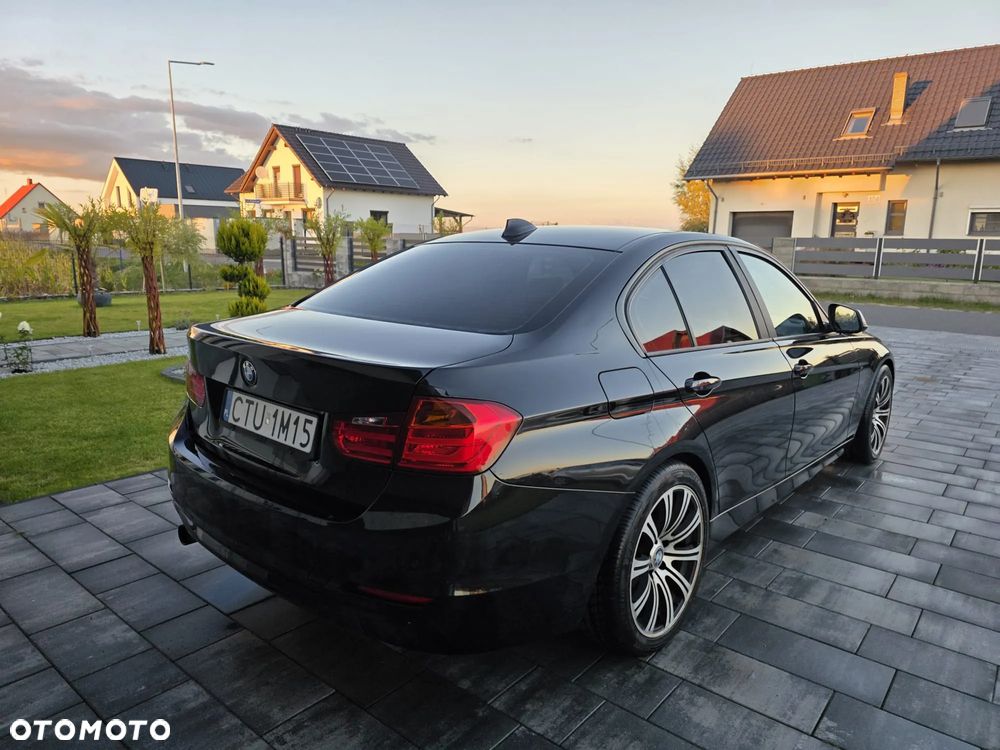 BMW Seria 3 320i - 10