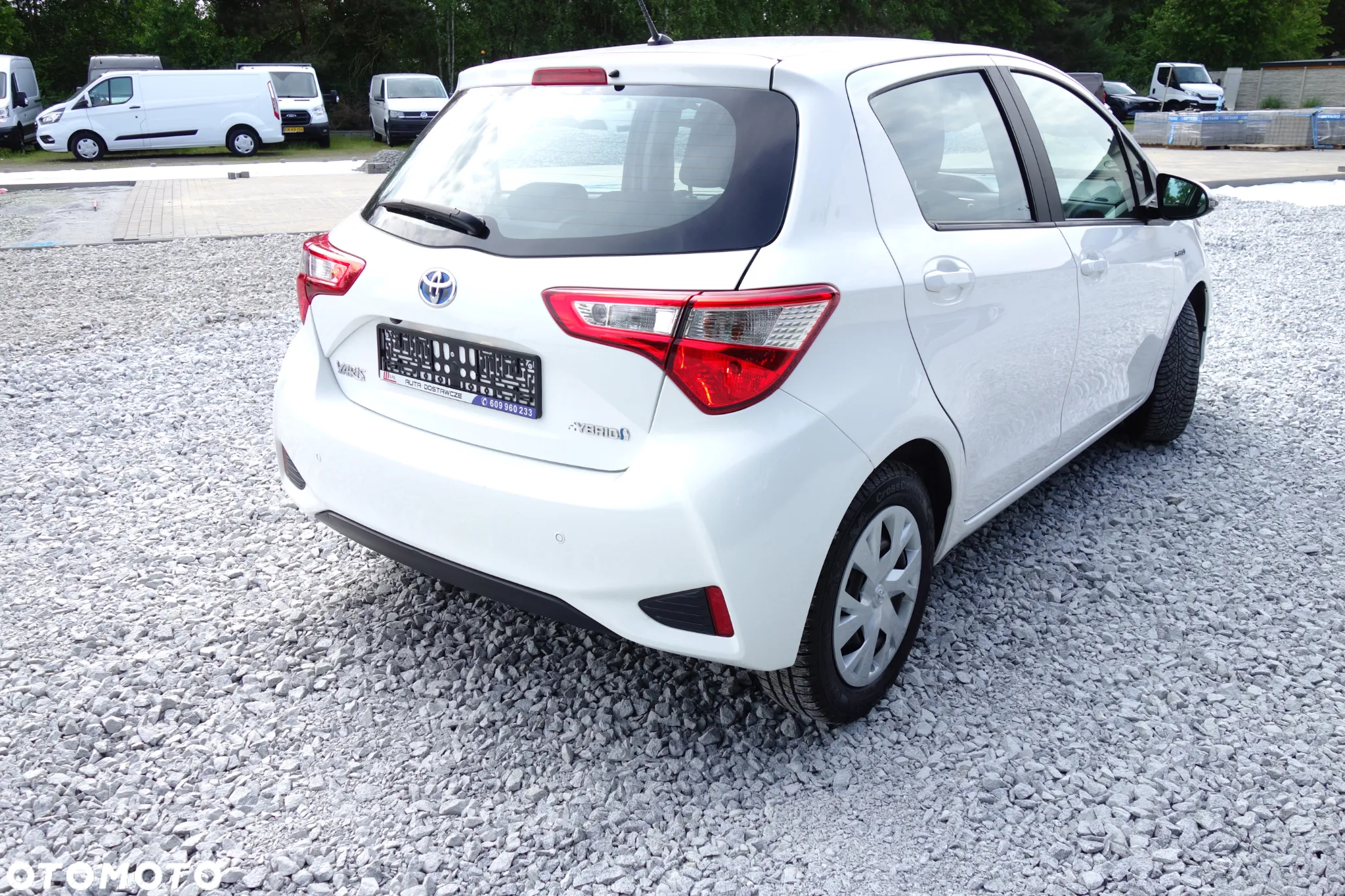 Toyota Yaris Hybrid 100 Active - 3