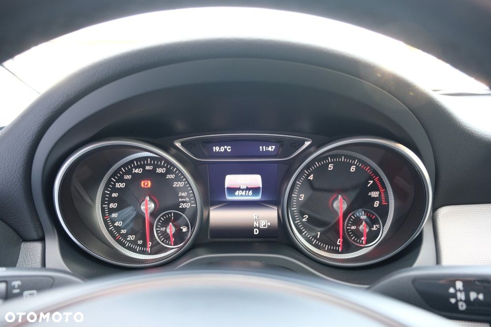 Mercedes-Benz GLA - 9