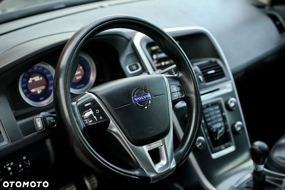 Volvo XC 60 DRIVe R Design - 28