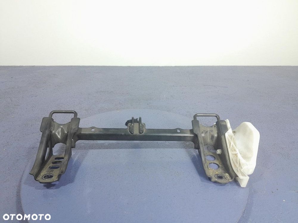TOYOTA PRIUS III LIFT 11- MOCOWANIE FOTELIKA TYŁ ISOFIX - 1