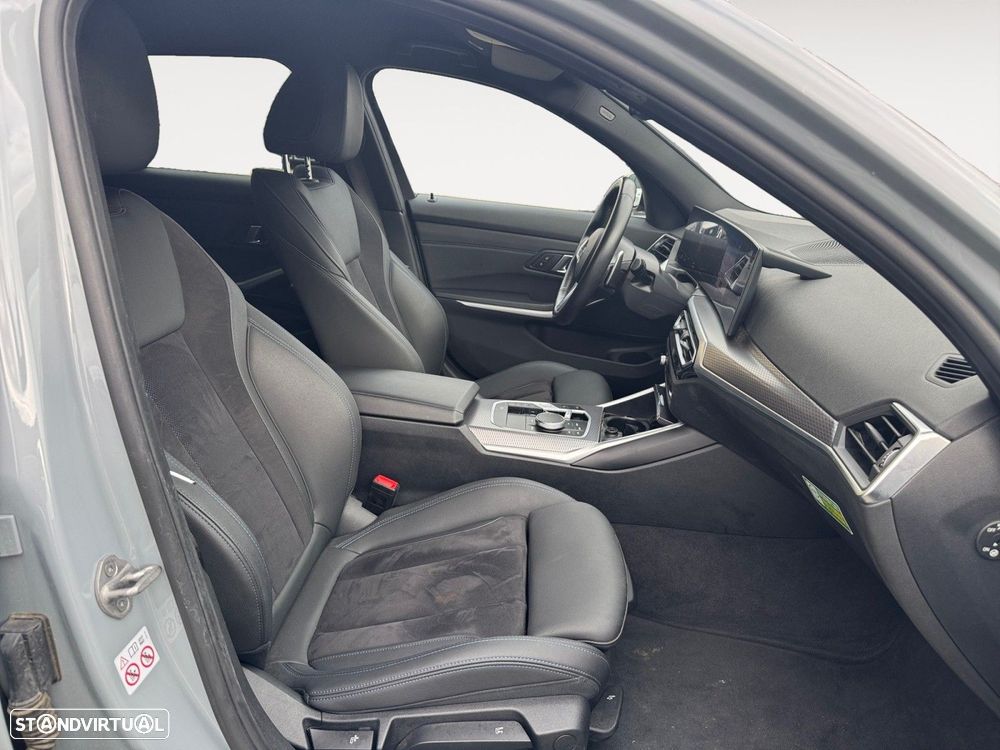BMW 320 d Touring Pack Desportivo M Auto - 15