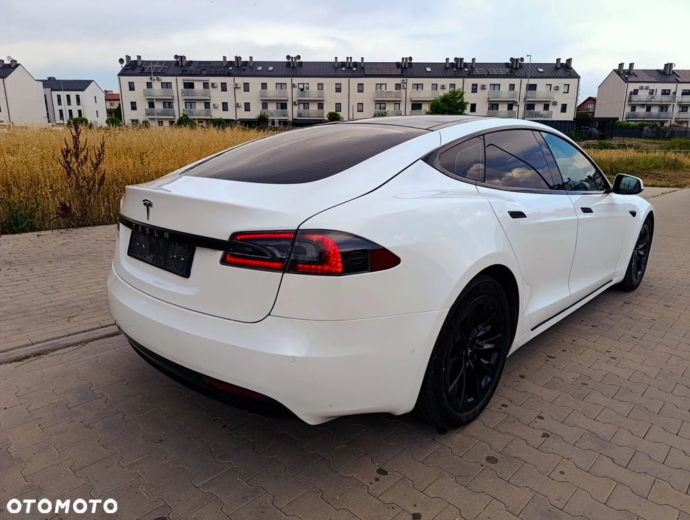 Tesla Model S - 12
