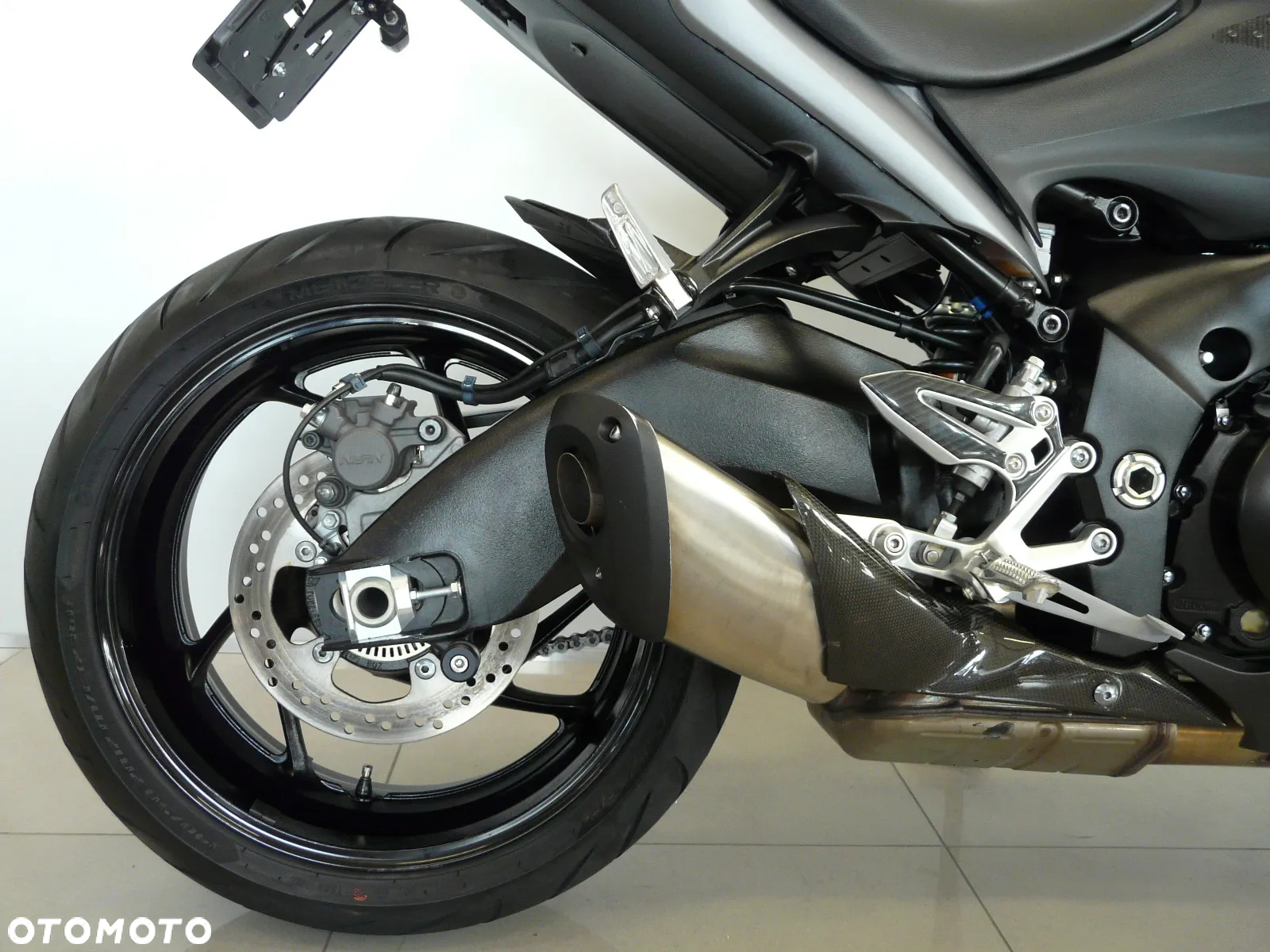 Suzuki GSX 1000 - 25