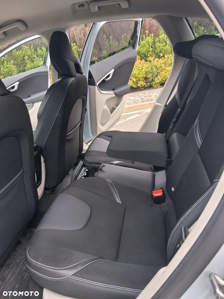 Volvo V40 - 23