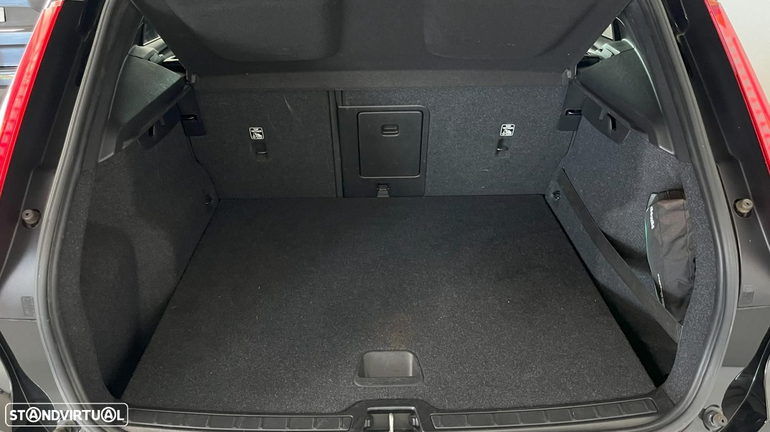 Volvo XC 40 1.5 T5 PHEV Momentum Plus - 24