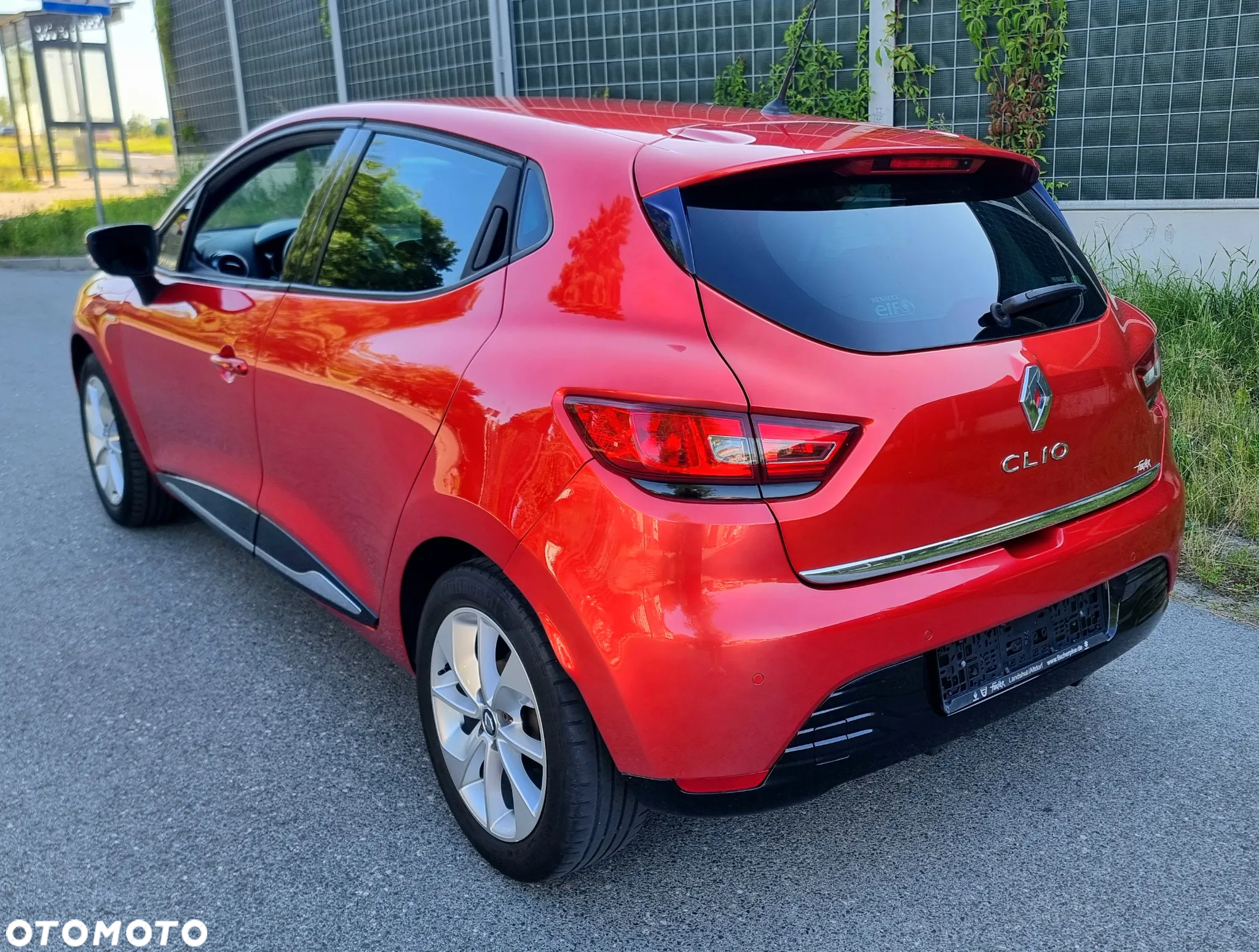 Renault Clio 1.2 16V Limited EU6 - 10