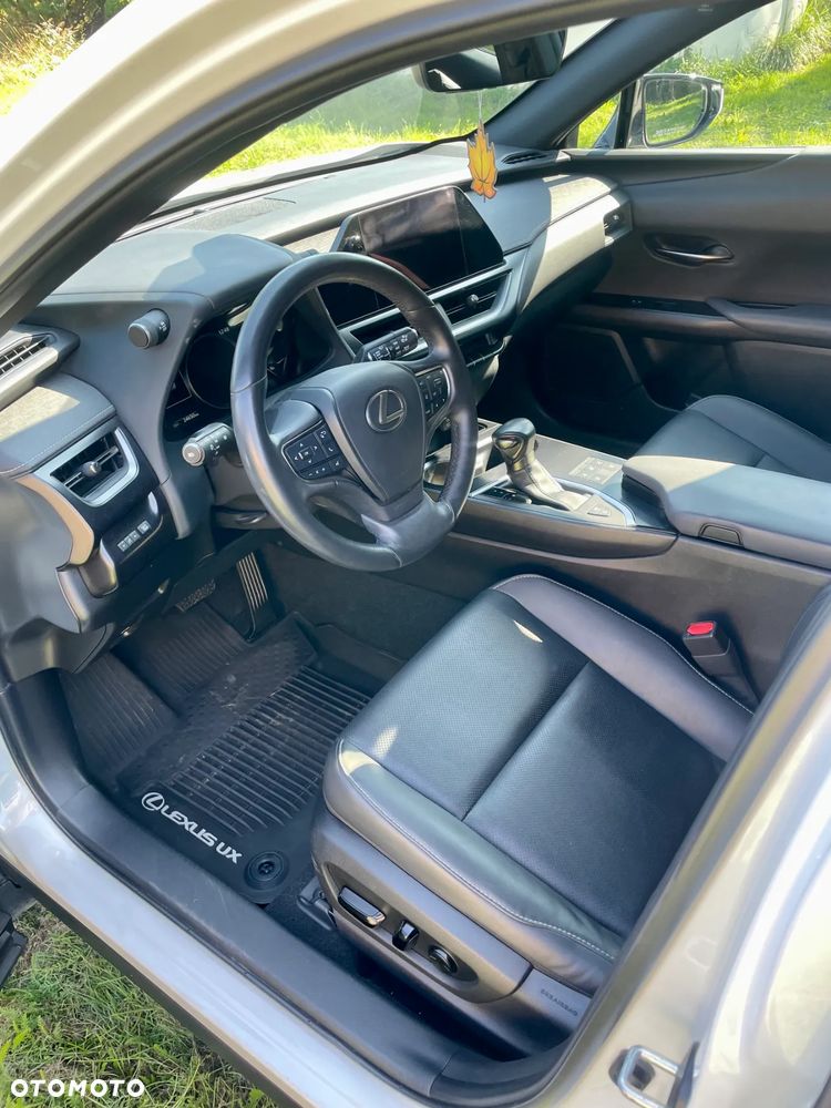 Lexus UX - 9