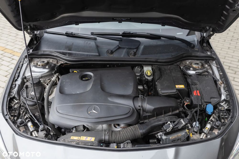 Mercedes-Benz CLA 250 7G-DCT AMG Line - 19