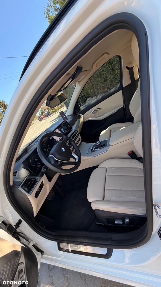 BMW Seria 3 330i xDrive - 15