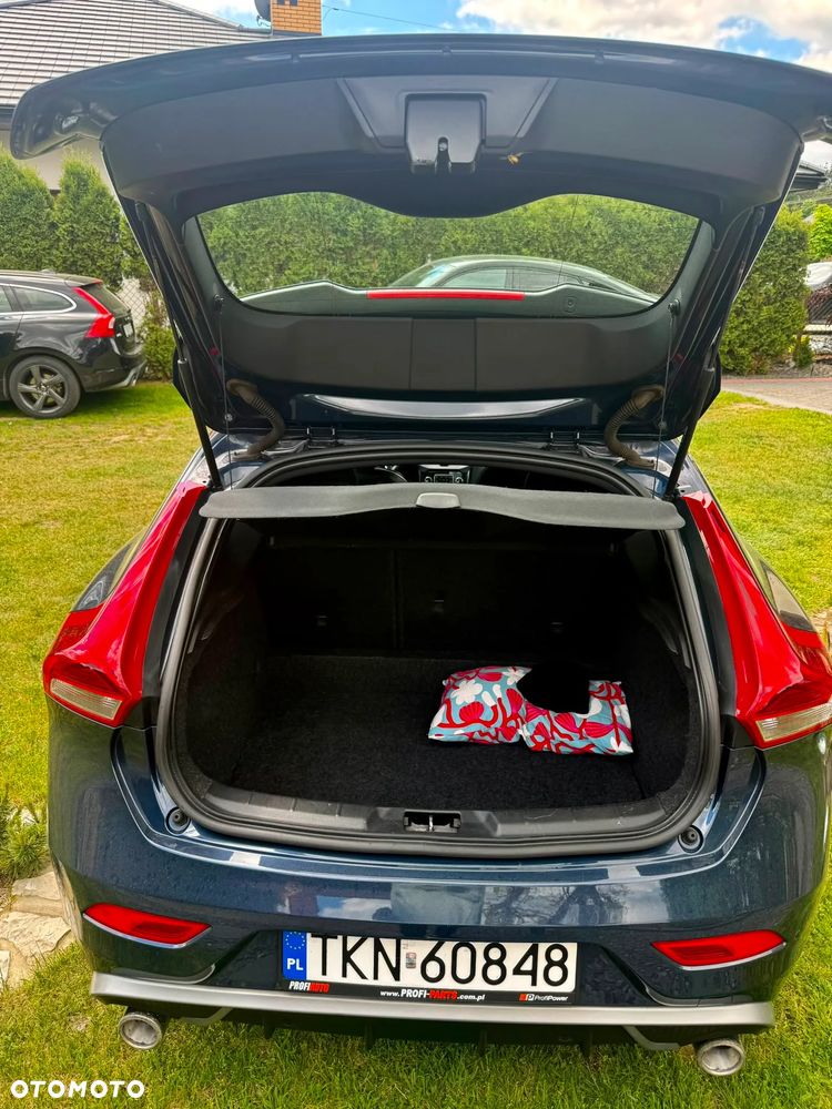 Volvo V40 D2 R-Design - 4