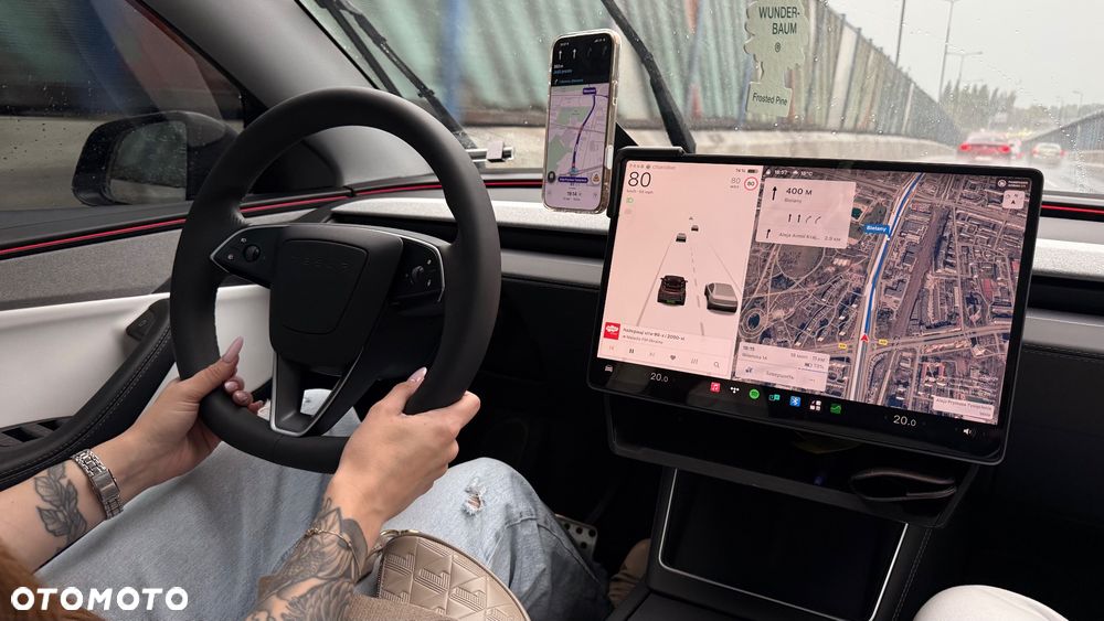 Tesla Model Y Standard Long Range RWD - 10