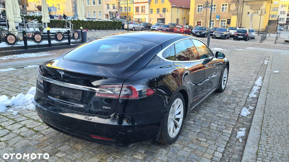 Tesla Model S - 11