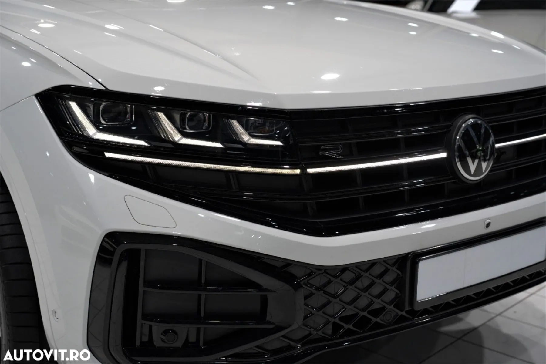 Volkswagen Touareg V6 TDI 4MOTION R-Line - 12